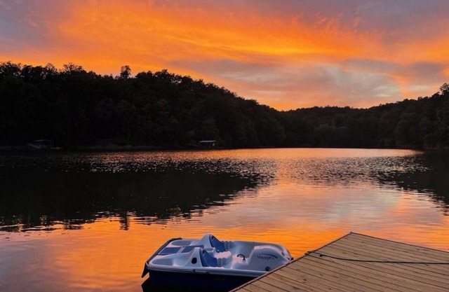 King’s Cove - Across from Trident Marina - Year Round Deep Water!
