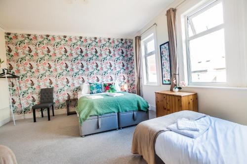 Kingston Central Garden House with Free Parking