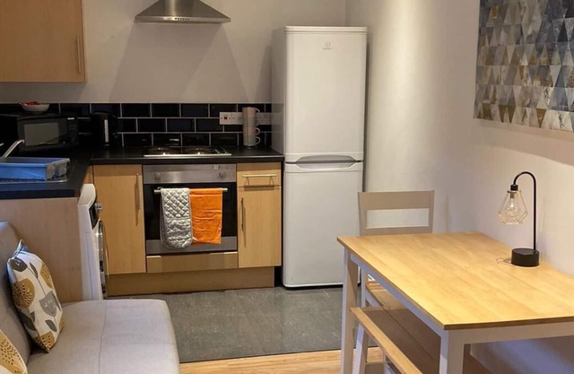 Kingsway Apartment (Quiet Location)