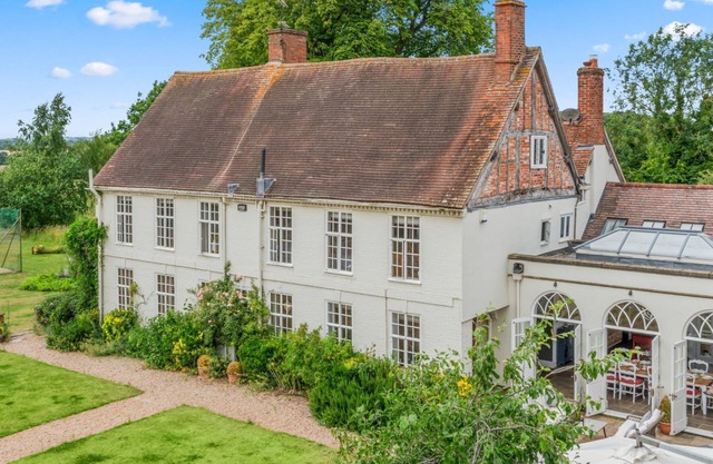Kington Grange - sleeps 16 guests in 7 bedrooms