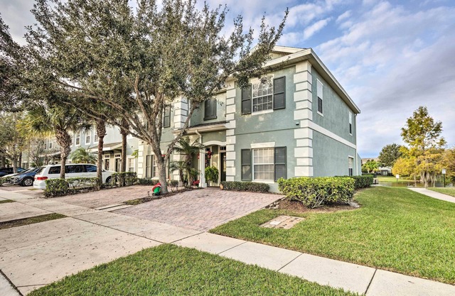 Kissimmee Townhome w/ Pool Access ~ 7 Mi to Disney