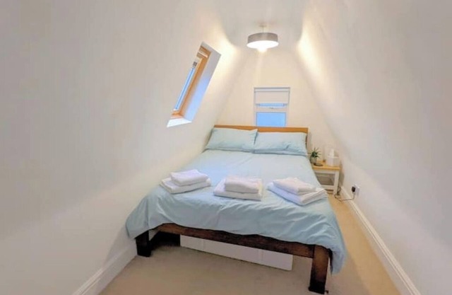 Kitchenette studio with Netflix TV and double sofa bed