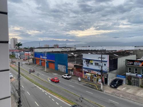 Kitnet Praia Grande - Aviação 500 metros da praia AR CONDICIONADO - GELADEIRA - FOGÃO - SOFÁ CAMA - WIFI
