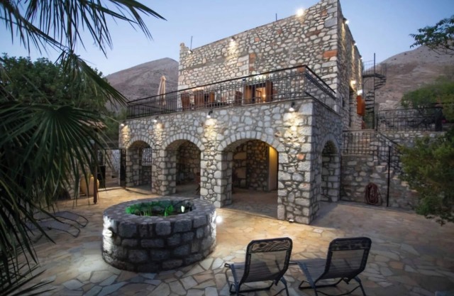 Kitta Vouterakou Family Towerhouse