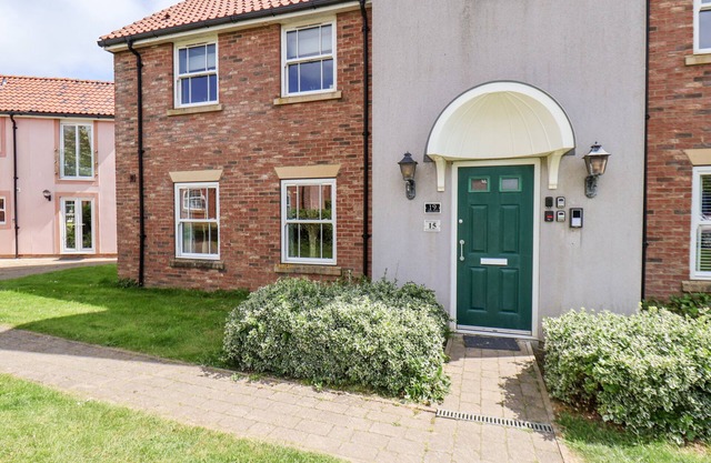 KITTIWAKES, pet friendly, with a garden in The Bay - Filey