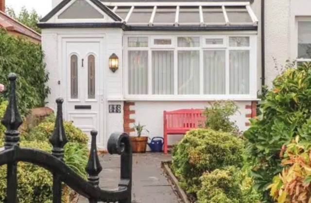 Kitty Cottage - Blackpool Home - Warm & Welcoming! Dogs most welcome!