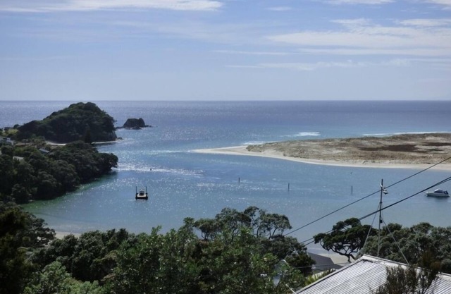 Kiwi Bach avec vue panoramique mer et vue sur le port