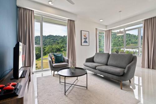KL East Mall-TheRidge-PS4-Netflix-Forest View