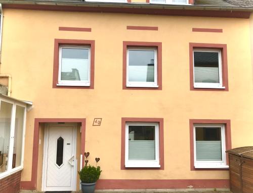 Klein und Fein für nach dem Wein, Römerstraße