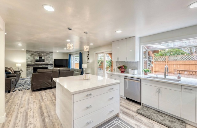 KN1 GLITTER VILLA: RENOVATED MODERN STYLE