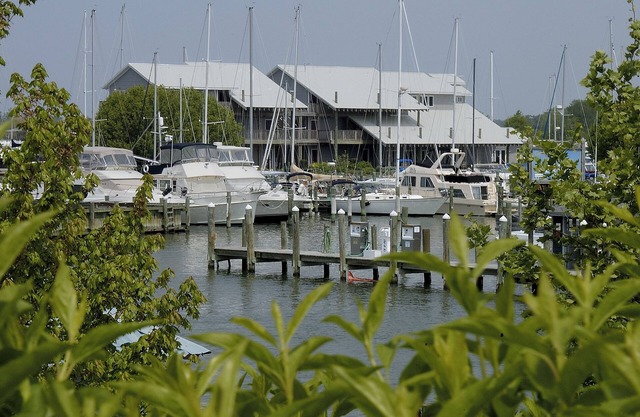 Knapps Narrows Marina & Inn