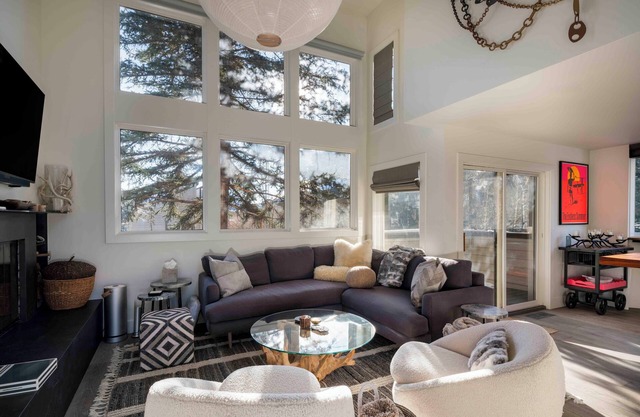 Knob Hill Ridge Townhome 7 - New Listing! Modern Luxury in Downtown Ketchum