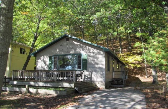 Cottage de pin noueux en face du lac Portage et à quelques pas du lac Michigan et PPI