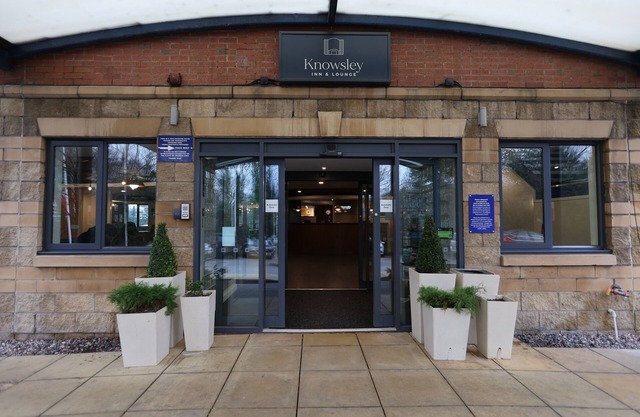 Knowsley Inn & Lounge