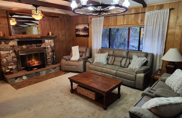 Kohl's Ranch Creekside Cabin / Fishing, Hiking, Swimming - Adventure Awaits!