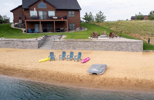 Kokomo Cabin: Campfires, Family Fun & Pickleball