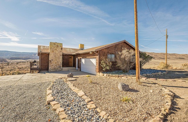 NEW Steps to Kokopelli Trail Head, Monument Views, Serene atmosphere