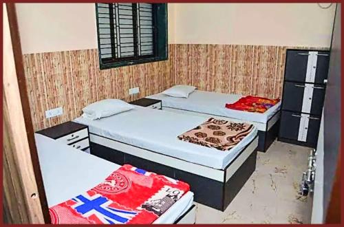 ! KOLKATA Dev Guest House #Howrah Kolkata Near Railway Station - Free Wifi - Fully Air Conditioned - Good and Spacious Room - Excellent Service Recommended Hotel