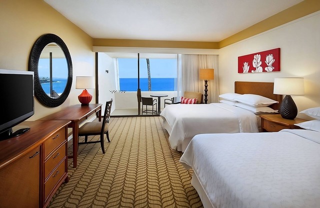 Kona Coast Adventure! 2 Modern Units, Nearby Shopping, Dining and Nightlife!