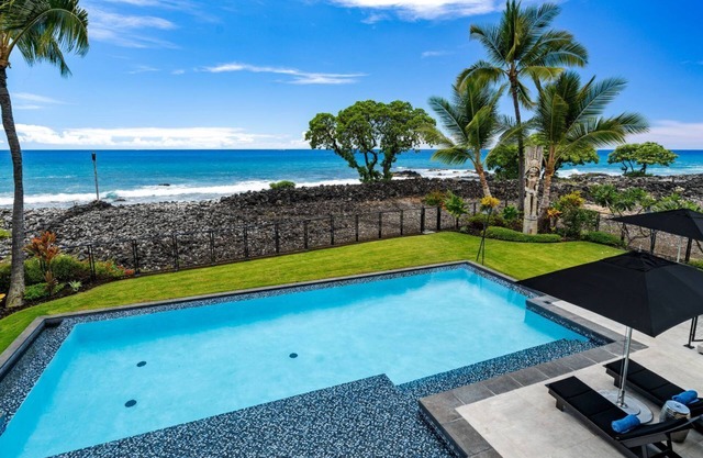"Kona Kai Hale" Luxurious Oceanfront Villa w/ Private Pool Close to Town!