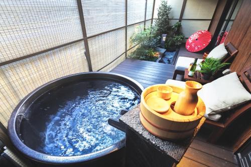 KONJAKUSO Osaka Dotonbori "SHOSHI" "GŌYAKUYA"SPA Stay