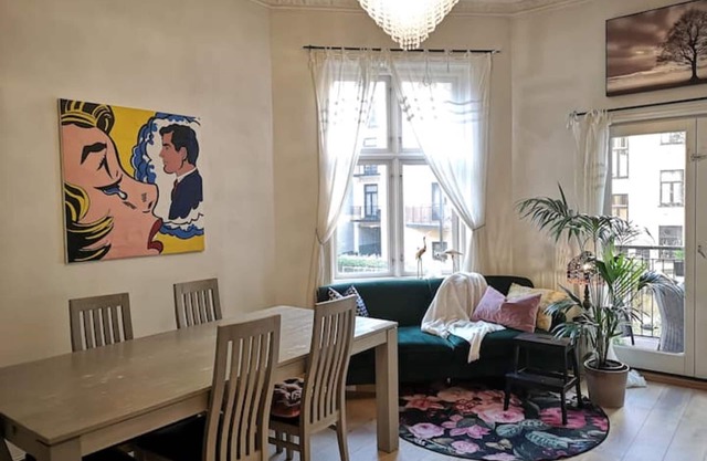 Koselig Klassisk 88m2 Leilighet Sentralt Plassert i Oslo ved Slottet + Balkong