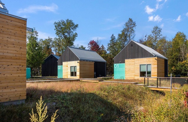 KOTI 1 (Two Bedroom) Traverse City's Scandinavian Cabins, vacation home on TART & mins to Traverse C