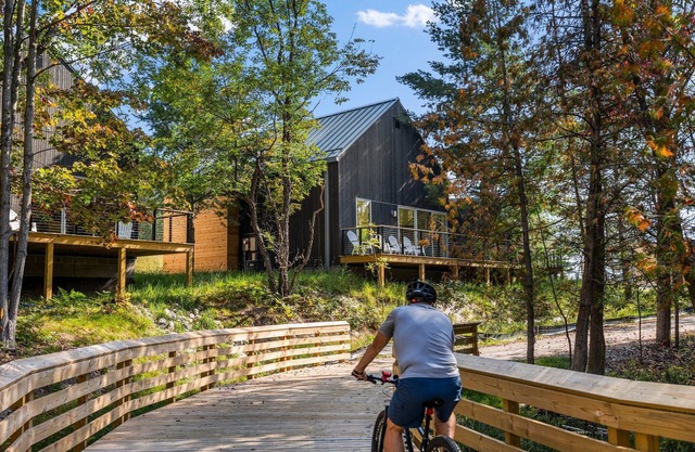 KOTI 12 (Three Bedroom) Traverse City's Scandinavian Cabins, vacation home on TART & mins to Travers