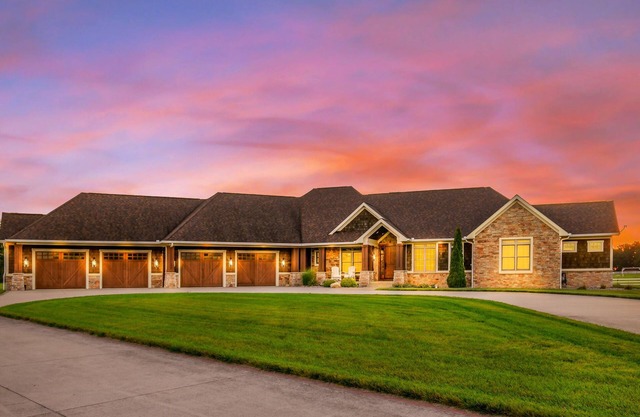 Kountry Lane Stables | Horse Farm w/ HOT TUB + Fire Pit!