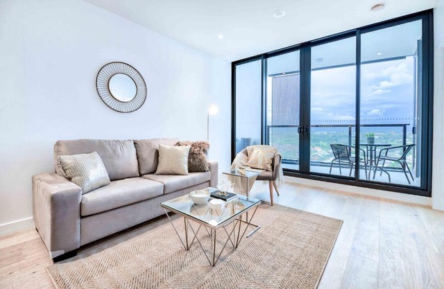 KOZYGURU FORTITUDE VALLEY HIGH LEVEL 2 BED APT + FREE PARKING QFV179-2612