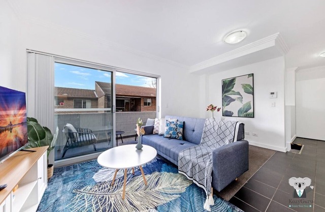 KozyGuru | Harris Park | Charming 1R Two-story Apt