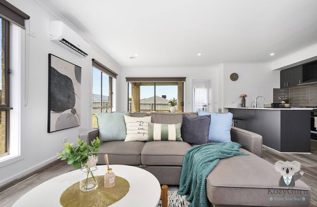 KozyGuru | Pakenham | Comfortable 4-Bedroom House