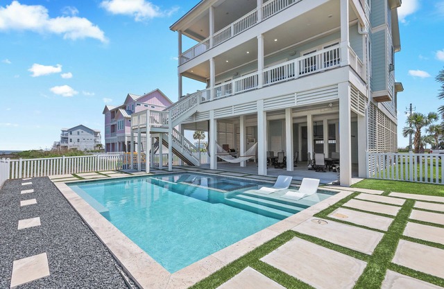 Krabbyshack-Private Pool & Hot Tub- Water Front- 5 BR 4.5 Bath - Elevator