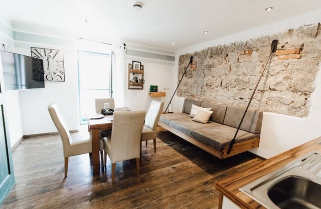 Appartement meublé confortable au rez-de-chaussée pour 2 personnes
