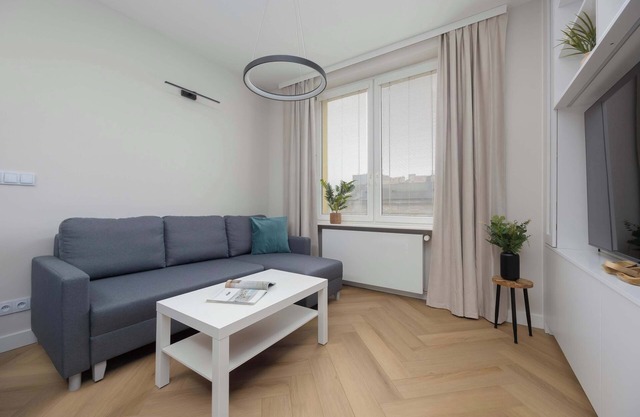 Krucza 46 | Stylish Apartment | Desk