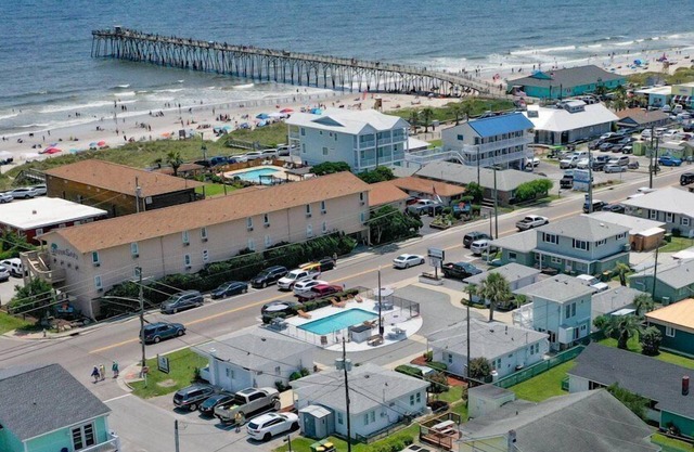 Kure Cabana~Cottages @ Kure~ Beach, Fishing, Pool, Walk to Pier, Parking