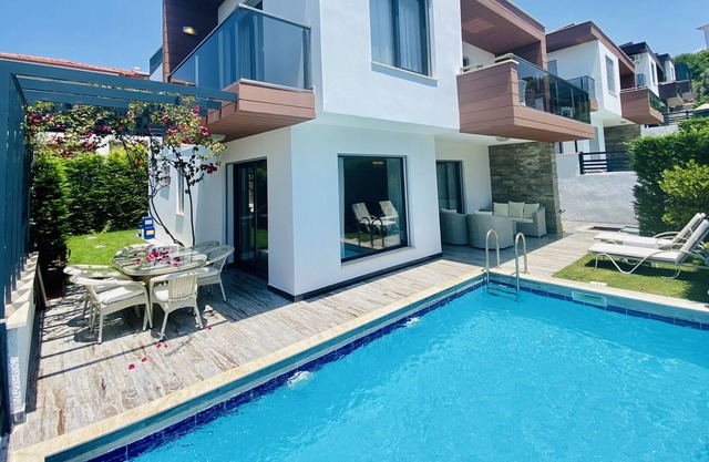 Kusadası'nda ozel havuzlu private villa ZETA A3