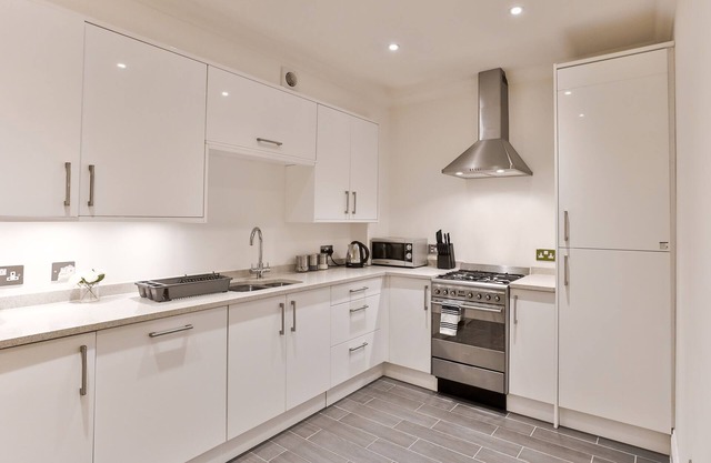 Appartement-Moderne-Salle de bain privée séparée-Vue sur Rue-KVM - Jubilee Ma...