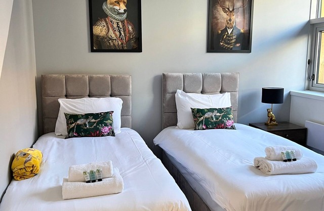 KVM - Lavish Style Apartment