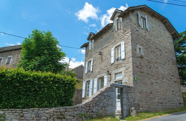 L'école - gîte traditionnel 8 places au parc les loups du Gévaudan