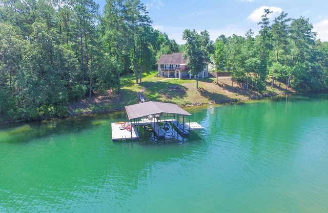 L & L Lodge - Six bedrooms! Pet-Friendly!