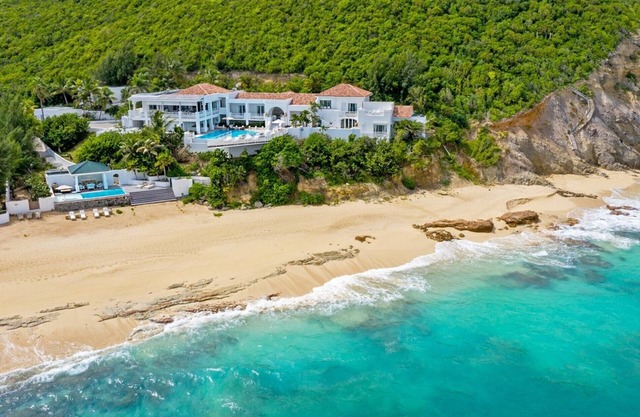 L'Oasis - 6 bedroom villa with Chef, and Housekeeping included
