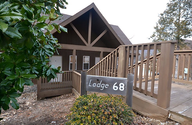 1-Br Lakefront Cabin, Spectacular View