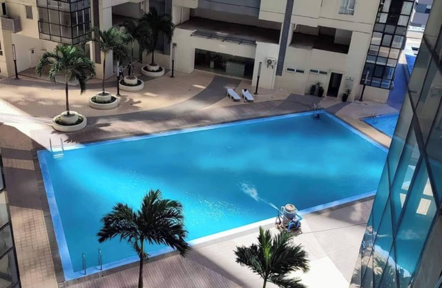 L1 Twin Bed Staycation in Bonifacio Global City