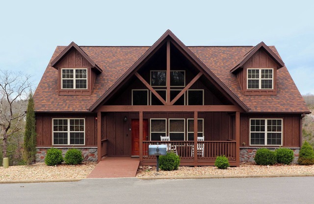 Cozy Luxury 4-Br, 4-Bath cabin w/Fast WiFi, AC in Beautiful Stonebridge Resort