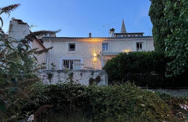 La Bâtisse de Rêve, Villa authentique pour 8 personnes avec jacuzzi,