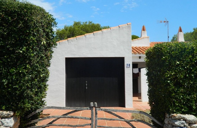 "LA BUGANVILLA" House with garden and private pool.