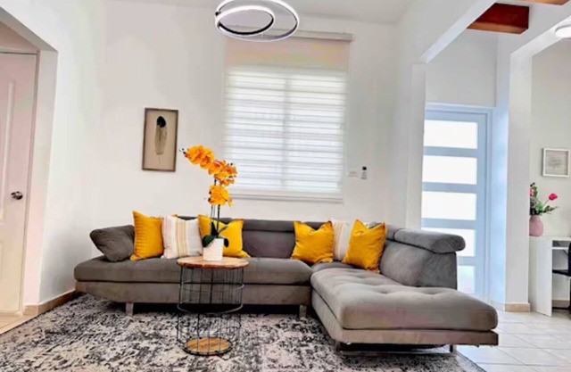 La Casa de Ada Near Airport & Beaches Charming 3-bedroom house with AC andWiFi