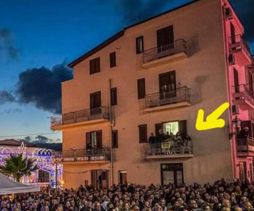 La casa sulla piazza