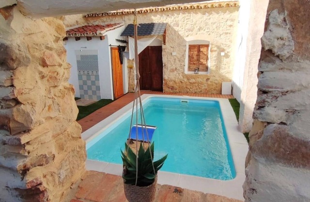 Charmante Maison avec Piscine Partagée à Benarrabá, Espagne – Capacité 4 Personnes